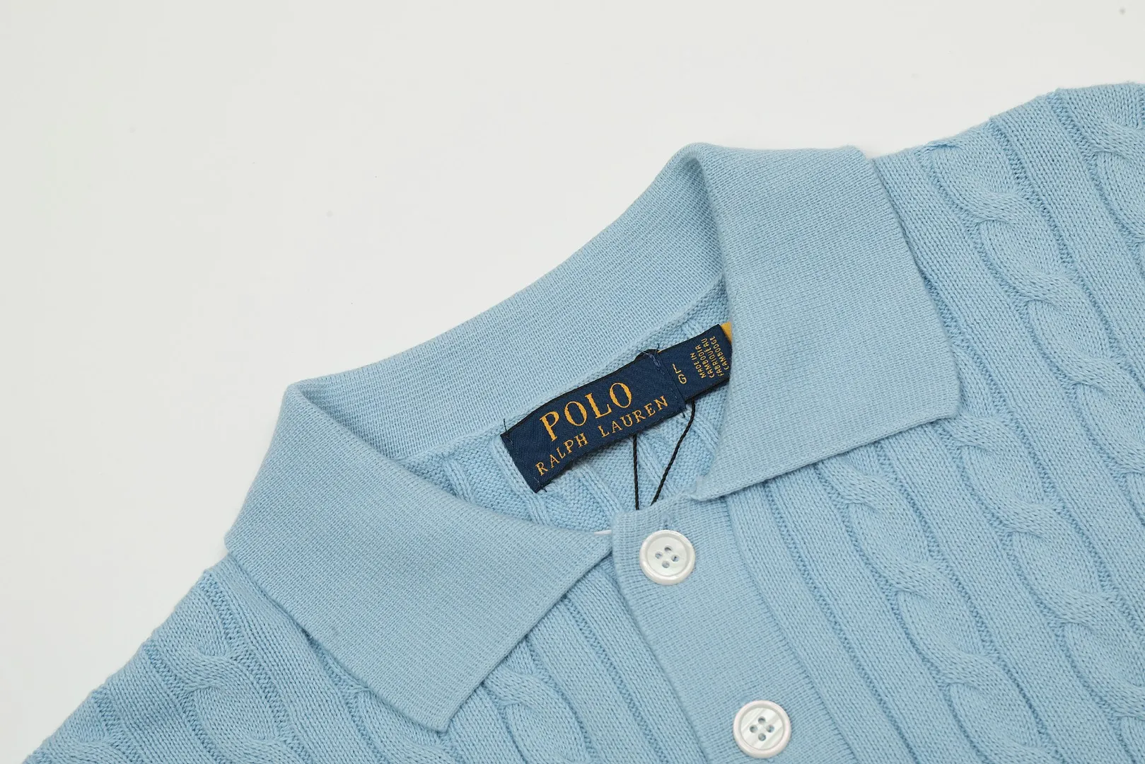 🅿️176 "Top quality" DS022# (not off the shelves all year round) [Ralph Lauren POLO lapel solid color pony embroidered logo knitted short sleeves] ✅Ralph Lauren Ralph Lauren classic basic versatile cardigan knitted short sleeves for all seasons ✅Main supplier platform live broadcast Wholesale entities Replenish when out of stock Not off the shelves ✅ZP quality 1:1 version Scan the code to enter the GF website Counter quality ✅Detailed quality The only one in Guangzhou Imported quality cotton yarn, focusing on high-end, cost-effective, good quality needless to say ✅The version is restored to the original order. The maximum size can be worn up to 160 pounds. Loose, comfortable and stress-free. ✅The upper body is simple and easy to match. A must-have for goddess ootd. Good-looking clothes are never picky. Must-have items in goddess wardrobe recommended. Size: S-L. Color: White, gray, light pink, light blue, yellow, khaki, purple, colorful blue, navy, black, Chinese red.